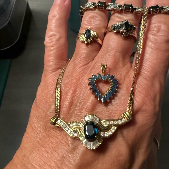 ZALES SAPPHIRE DIAMOND 10k gold heart pendant only 2nd photo size comparison - Picture 2 of 2